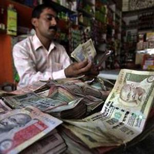 Rupee snaps 2-day gains, ends down 31 paise at 68.38