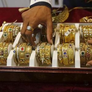 Banks to get commission for unlocking household gold: RBI