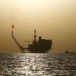 Oil prices dip as Iraq raises exports