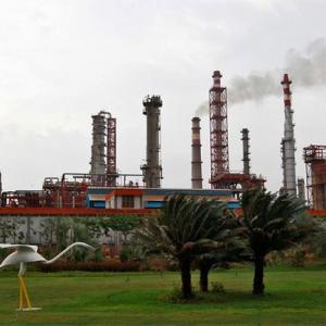 Rs 86,000-cr Essar Oil-Rosneft deal cleared
