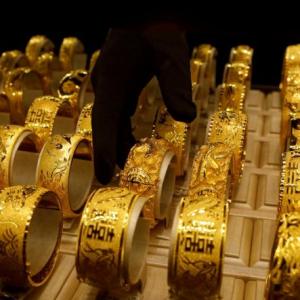 Gold cheaper by Rs 2,000 over past 5 weeks