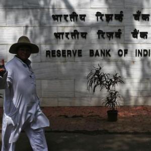RBI relaxes cash reserve rules to ease liquidity