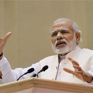 Modi promises bonanza to traders if re-elected