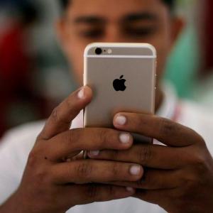 Apple creates record, sells 800,000 iPhones in India