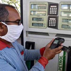 Petrol price hiked again, crosses Rs 100 in Thane