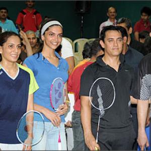 Deepika, Aamir on the badminton field