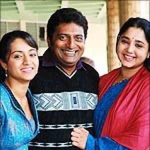 Prakash Raj to direct Abhiyum Naanum in Kannada