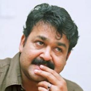 Income Tax officials search Mohanlal's residence