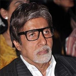 Amitabh Bachchan still in pain after surgery