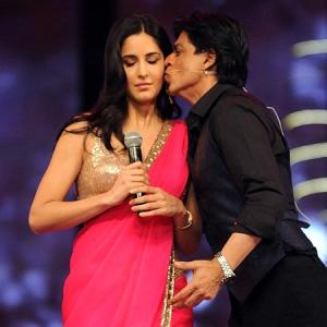 PIX: Shah Rukh woos Katrina at Screen Awards