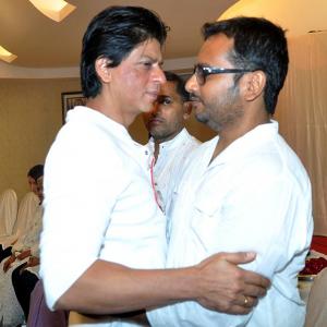 Shah Rukh attends makeup man Ravi Indulkar's chautha