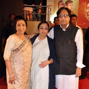 PIX: Amitabh, Rekha, Mangeshkars attend Mai premiere