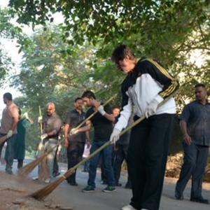 PIX: Now, Amitabh Bachchan sweeps the streets