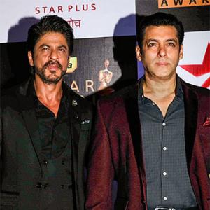 PIX: Shah Rukh, Salman rock the Screen Awards
