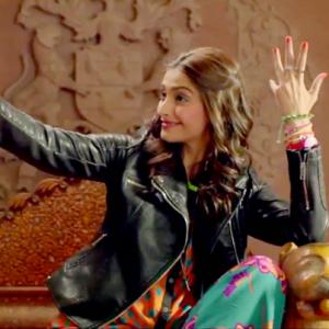 Lessons from Bollywood: How to click a selfie!