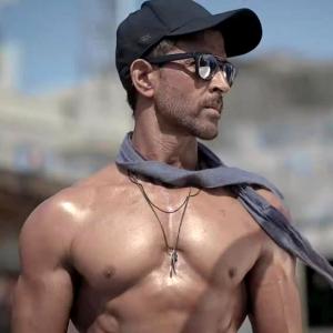 Hrithik shows off his WOW body!