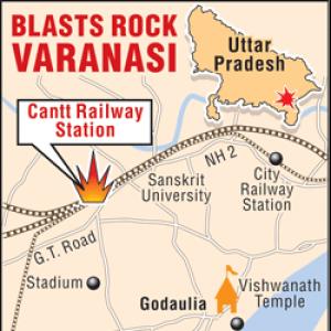 2 blasts rock Varanasi; 20 dead