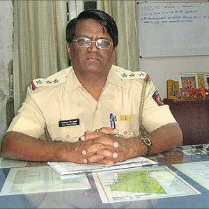 The cop who asked Kasab: Kitne aadmi the?