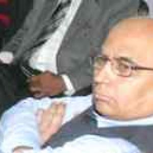 Kulkarni defends Advani on cash-for-vote drama