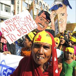 Bhopal mourns for victims of 1984 gas leak 