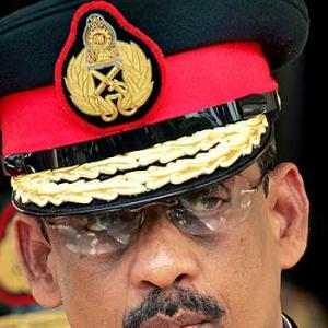 Why Lankan war hero Fonseka and Rajapaksa broke up
