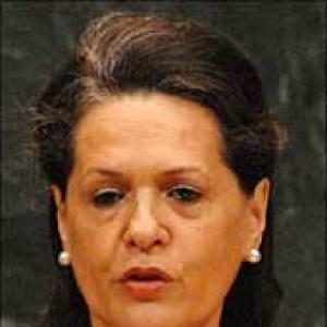 Congress leaders ask Sonia to elect next Maharashtra CM