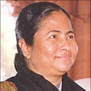 Mamata demands President's rule in Bengal again