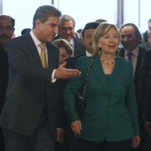 Clinton announces series of humanitarian aid for Pak