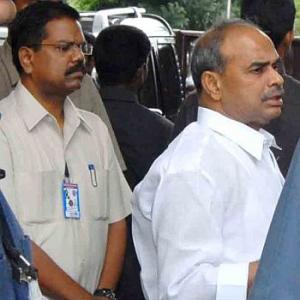 PM, Sonia in Hyderabad to pay homage to YSR