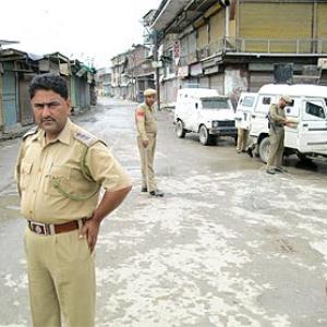A Kashmiri cop on facing protestors