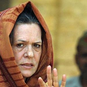 Sonia ignores 'narrow-minded' Giriraj; Bihar court orders FIR