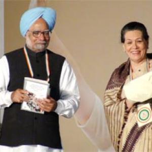 We made CMs resign over corruption, can BJP, asks Sonia 