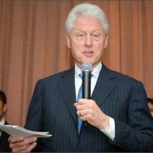 Bill Clinton undergoes heart operation
