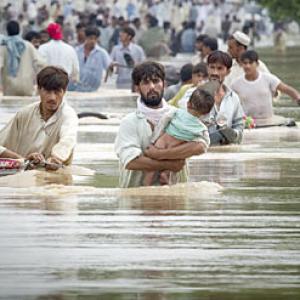 Over 800 killed, lakhs affected by floods in Pak