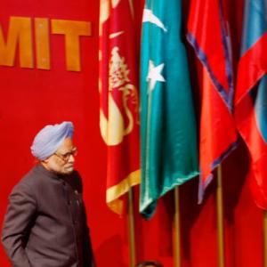 Stalled Indo-Pak talks: Gilani blames Singh