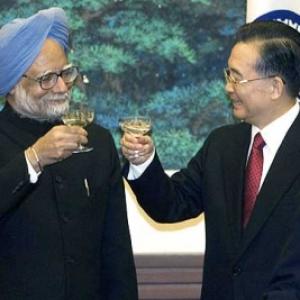 Dr Singh, Chinese PM discuss border row, JK visas