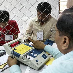 SC asks EC to explore introduction of VVPAT in EVMs