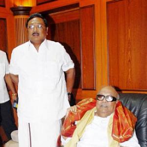 DMK rift set to widen as 5 Alagiri loyalists get the boot