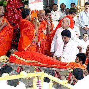Piety marks Sathya Sai Baba's last rites