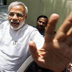 Modi marks I-Day with veiled attack on Rahul