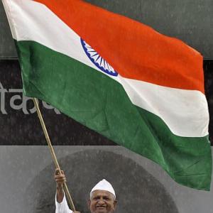 Hazare ends 19-day 'maun vrat' at Rajghat