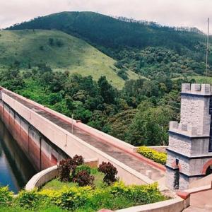 Kerala CM seeks Centre's mediation on Mullaperiyar dam issue