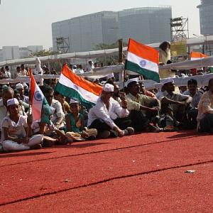 On Day 2, Anna Hazare's fast hardly has any crowd