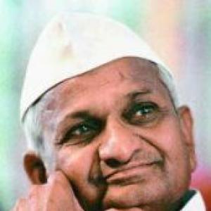 Hazare threatens fast unto death for Lokpal bill