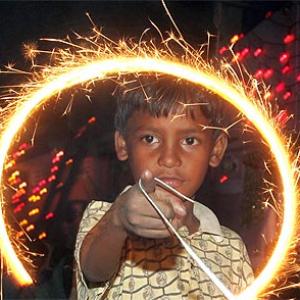 Pak Hindus demand holiday, aid package on Diwali