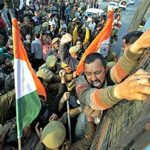 Swaraj, Jaitley arrested as BJP rally enters Jammu