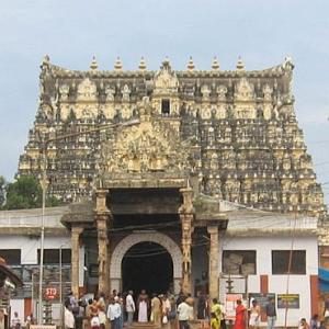 Singer Yesudas allowed to pray at Padmanabhaswamy Temple