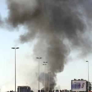 Gaddafi sends warplanes, army to halt protests 