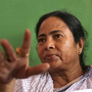 Will resign if Saradha link is proved, says Mamata