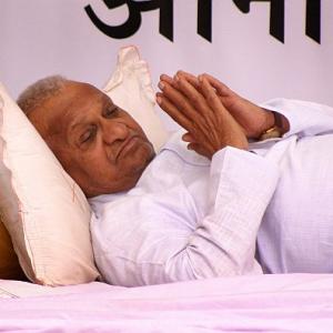 Anna Hazare set to break his silence, embark on tour